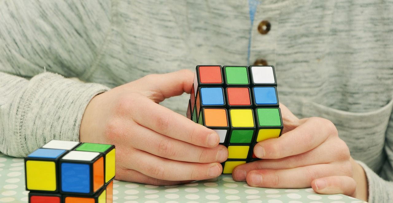 Kostka Rubika – układanka, która zrewolucjonizowała rynek zabawek