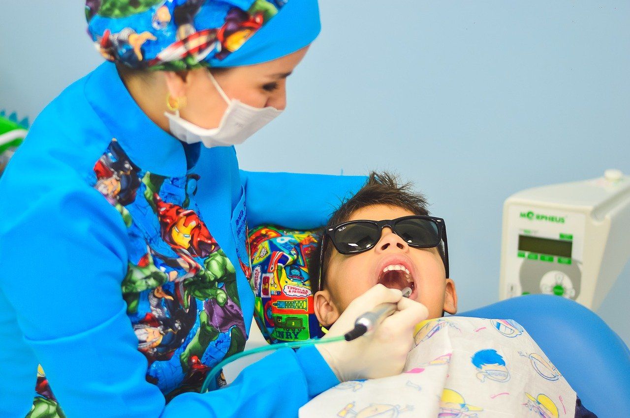Na co zwrócić uwagę wybierając dentystę dziecięcego?
