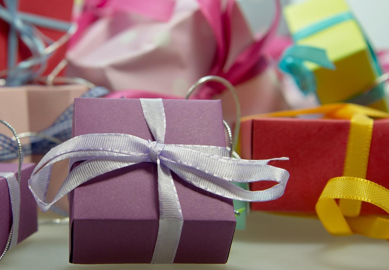 Zestawy prezentowe – czy to dobry pomysł na prezent dla bliskiej osoby?
