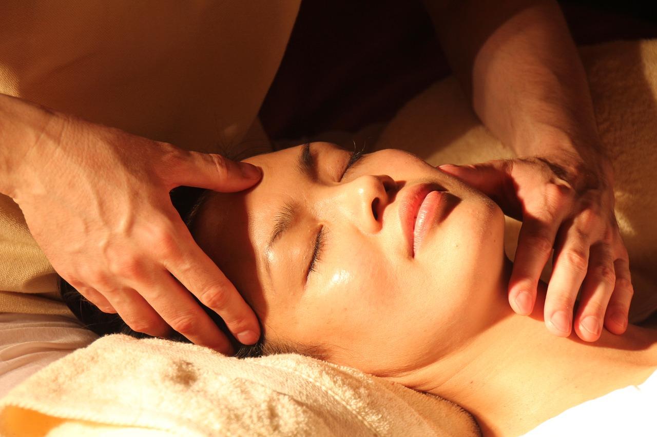 Dlaczego warto wykonywać masaż twarzy?